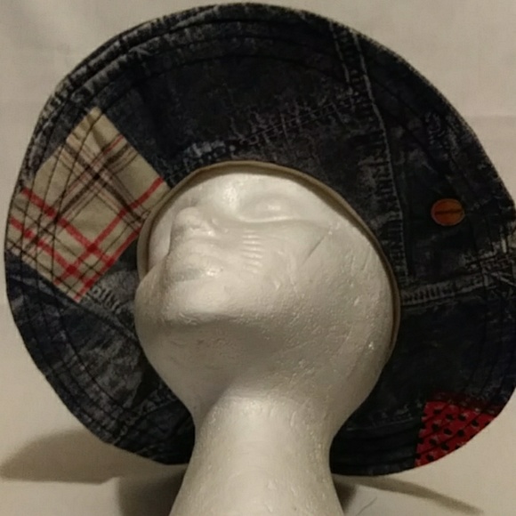 Walt Disney Bucket Hat - Picture 4 of 6